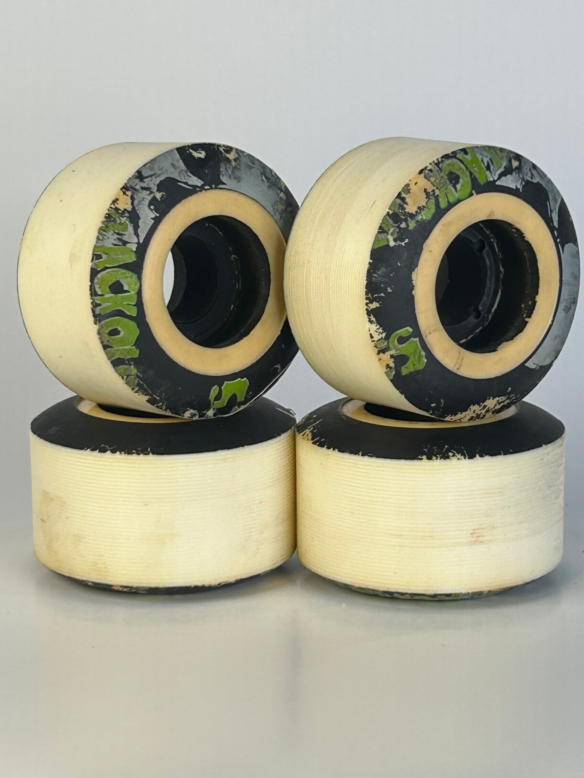 Refurbees Blackout 46mm 99A